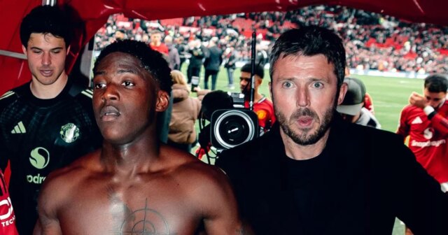 Kobbie Mainoo a Michael Carrick po výhre nad Manchestrom City