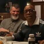 Roy Keane sa smeje, keď Ian Wright hovorí v podcaste