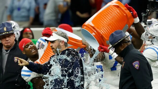 Ole Miss porazila Gruzínsko 39-34 v vzrušujúcom víťazstve v hre Sugar Bowl
