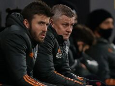 Oleho olivová ratolesť: Solskjaer kontaktuje Michaela Carricka po tom, čo ho porazil v Man United Ole Gunnar Solskjaer ponúkol svoju podporu Michaelovi Carrickovi v Manchestri United