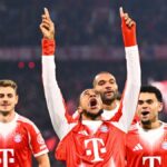 Olise iskrí, keď Bayern Mníchov zdemoluje Wolfsburg 8:1 v Bundeslige