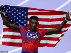 Olympijský medailista oslavuje s právnikmi po tom, čo porazil obvinenie z domáceho násilia na Floride Kerley získal striebro v Tokiu na stovke a bronz v Paríži, no v roku 2025 čelil problémom.