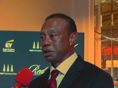 Oslava 50. narodenín Tigera Woodsa v A-liste, keď sa utešuje s priateľkou Vanessou Trumpovou, aby si pozrel intímne vystúpenie Bon Jovi Tiger Woods mal minulý mesiac 50 rokov, no využil túto párty na propagáciu svojej vlastnej nadácie