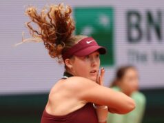 POZRITE SI: Podávanie Mirry Andreevovej je trollované vlakovým klaksónom vo filme Hilarious Brisbane Open Moment Download app from appStore