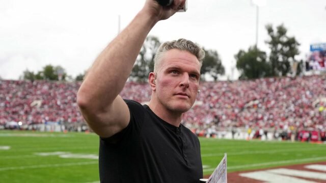 Pat McAfee kritizuje športové médiá za reakciu na poznámky reportéra Liama ​​Coena
