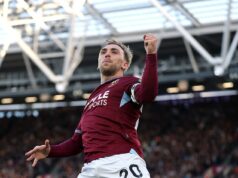 Päť mesiacov prestávky Jarroda Bowena pre West Ham a Anglicko, kde leží jeho budúcnosť a prečo Hammers potrebujú svojho kapitána, aby nastúpil v tíme, ktorému veľmi chýbajú lídri Vitajte v najväčších piatich mesiacoch kariéry Jarroda Bowena. Päť mesiacov na udržanie West Hamu a dostať sa do zostavy majstrovstiev sveta – postarajte sa o jedného a druhý sa môže postarať sám o seba