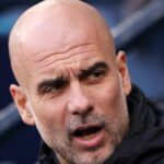 Pep Guardiola gestikuluje z podzemia.