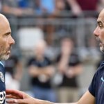 Enzo Maresca sa rozpráva s Pepom Guardiolom