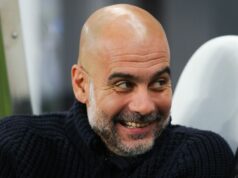 Pep Guardiola už vyhral nad mamou prestupového cieľa Manchestru United Alex Scott z AFC Bournemouth počas zápasu Premier League medzi Bournemouthom a Chelsea na Vitality Stadium 6. decembra 2025 v Bournemouth, Anglicko