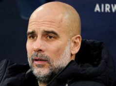 Pep Guardiola zmeškal ďalšiu tlačovú konferenciu Man City, pretože nastúpil asistent Pep Guardiola hovorí na pódiu počas Concert-Manifesto x Palestine v Palau Sant Jordi