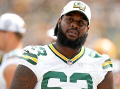 Policajta Packers obvinili z prechovávania zbraní na letisku v New Yorku Policajta Packers obvinili z prechovávania zbraní na letisku v New Yorku