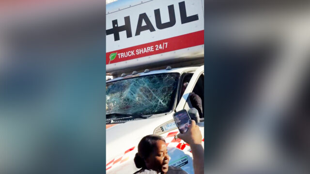 Polícia v Los Angeles zatkla muža, ktorý prešiel cez demonštrantov v Iráne | Protesty
