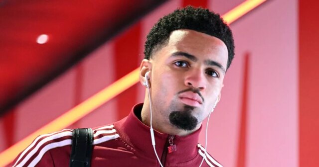 Posledný prestup Arsenalu: Objavila sa príležitosť 80 miliónov libier, keďže Mikel Arteta manažér / hlavný tréner Arsenalu reaguje počas zápasu Premier League medzi Bournemouthom a Arsenalom na Vitality Stadium 3. januára 2026 v Bournemouthe v Anglicku.