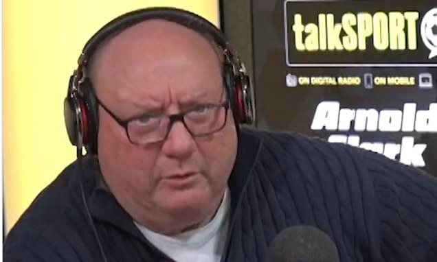 Poslucháči zostali znepokojení po tom, čo bol legendárny rozhlasový moderátor Poslucháči zostali znepokojení po tom, čo bol legendárny rozhlasový moderátor Alan Brazil (66) nútený opustiť talkSPORT show po tom, čo ochorel