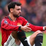 Bruno Fernandes si počas zápasu Manchestru United sadol na ihrisko Old Trafford
