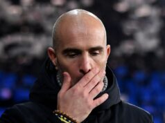 Pravda za „najhorších 48 hodín“ Enza Maresca, keď bol spor Chelsea odhalený Enzo Maresca si položil ruku na tvár.