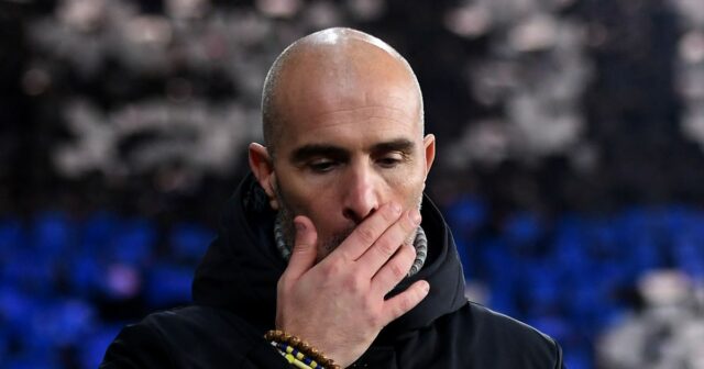 Pravda za „najhorších 48 hodín“ Enza Maresca, keď bol spor Enzo Maresca si položil ruku na tvár.