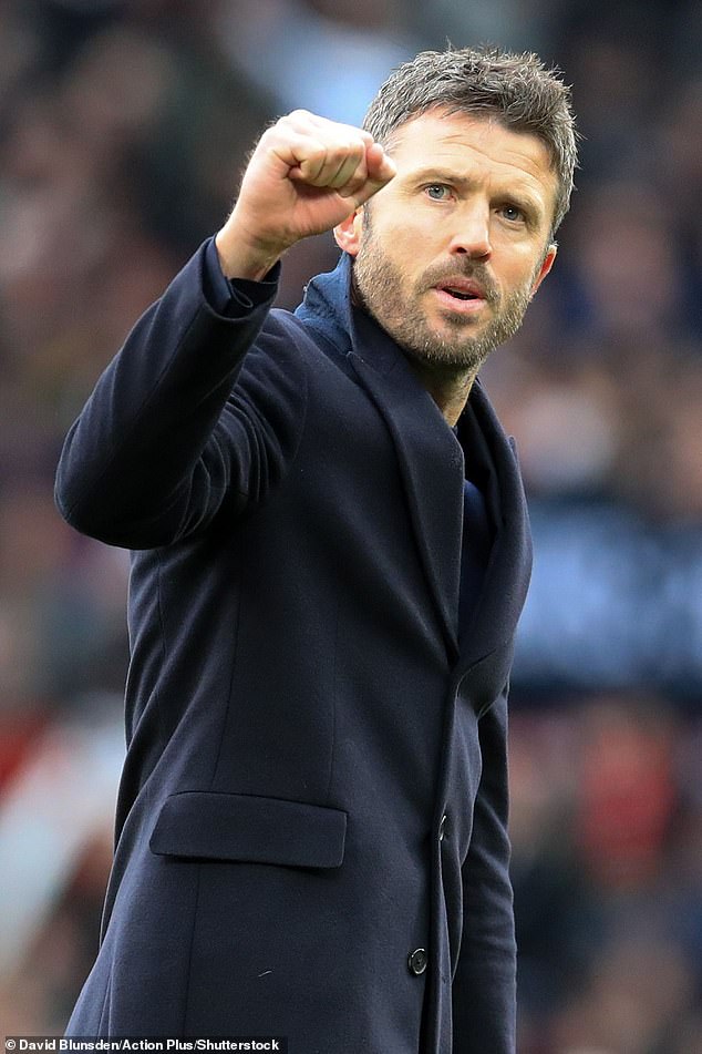 Prečo Michael Carrick podporuje Kobbieho Mainoa, aby sa jeho kariéra Michael Carrick pochválil Kobbieho Mainoa a zdôraznil jeho dôležitosť pre Manchester United