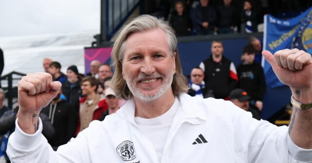 Robbie Savage ako manažér Macclesfield
