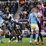 Antoine Semenyo strieľa gól, ktorý bol neskôr vylúčený