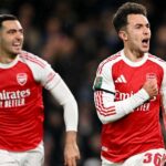 Martin Zubimendi z Arsenalu oslavuje gól v Chelsea