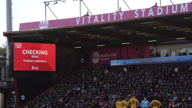 Prečo nie je VAR v treťom a štvrtom kole FA Cupu?
