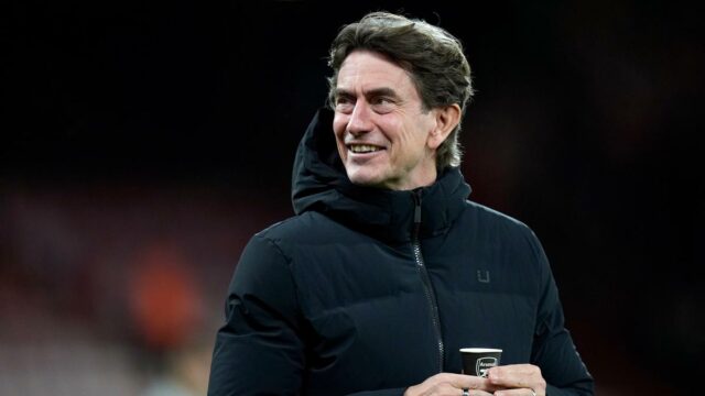 Premier League 2025-26: Nie som žiadny hrnček, hovorí šéf Spurs Frank po kontroverzii o pohár Arsenalu
