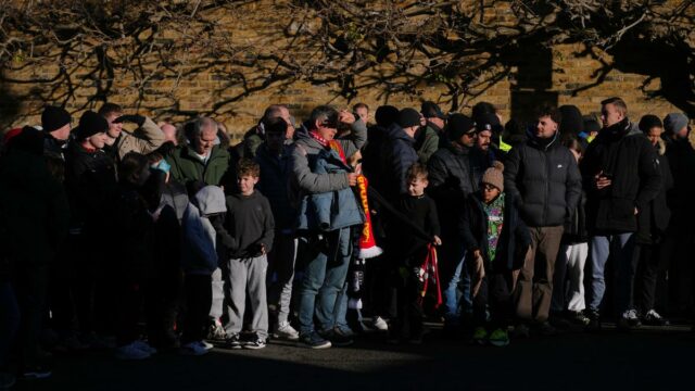 Premier League: Prečo sa výkop Fulhamu vs Liverpool oneskoril?
