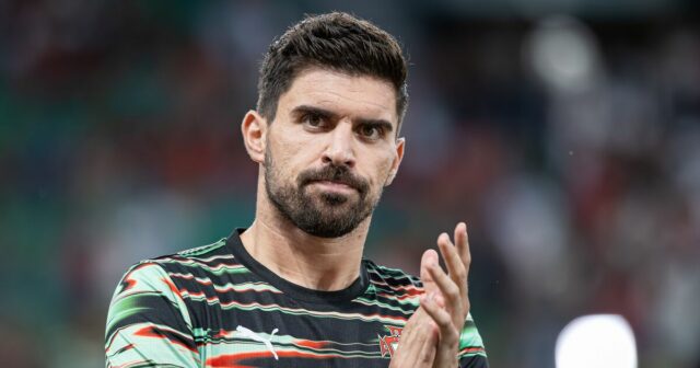 Prestupové správy NAŽIVO: Prvý kontrakt Carricka z Man Utd, keď Liverpool tlačí na dohodu | Futbal | Šport
