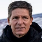 Manažér Oliver Glasner z Crystal Palace sleduje zápas tretieho kola Emirates FA Cup medzi Macclesfield a Crystal Palace 10. januára 2026 v Macclesfield, Anglicko.