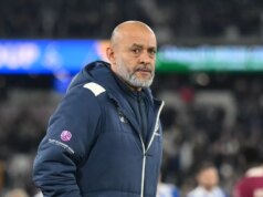 Prestupy West Hamu: Čakajú sa štyri dohody, treba podpísať dvoch útočníkov, zdravotná starostlivosť hotová Nuno Espirito Santo riadi West Ham United počas zápasu Premier League medzi West Ham United a Brightonom a Hove Albion na londýnskom štadióne v Stratforde, Spojené kráľovstvo, 30. decembra 2025.