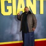 Princ Naseem Hamed odpálil nový film o svojom živote ako čistú hollywoodsku fikciu... keď vychádza na hojdačke a sľubuje, že napraví rekord