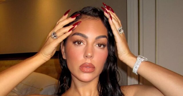 Príťažlivá WAG podoba Cristiana Ronalda zachytená v búrke fotografií Georginy Georgina Rodriguez a Cristiano Ronaldo na fotke zverejnenej na jej Instagrame