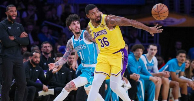 Problémy s defenzívou Lakers sa opäť ukázali ako drahé, keď prehrali s Hornets
