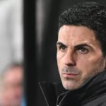 Španielsky manažér Arsenalu Mikel Arteta zaujme svoje miesto na futbalovom zápase anglickej Premier League medzi Bournemouthom a Arsenalom na Vitality Stadium v ​​Bournemouthe v južnom Anglicku 3. januára 2026.