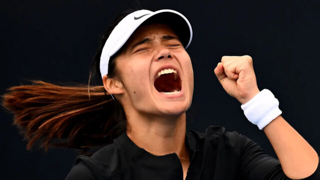 Raducanu získal prvé víťazstvo v sezóne po zdržaní dažďa Raducanu získal prvé víťazstvo v sezóne po zdržaní dažďa