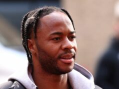 Raheem Sterling rokuje so siedmimi klubmi o prestupe po odchode z Chelsea Raheem Sterling pred zápasom Chelsea