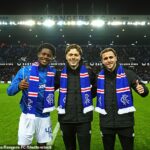 Andreas Skov Olsen, centrum, sa pripája k novým členom Tochi Chukwuani a Tuur rommens