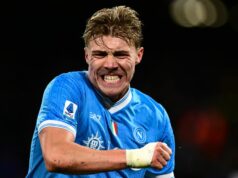 Rasmus Hojlund poháňajúci Man Utd „bláznivý“ ako prepustený manažér označený ako „bezohľadný“ Rasmus Hojlund oslavuje počas zápasu aa Neapol