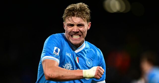 Rasmus Hojlund poháňajúci Man Utd „bláznivý“ ako prepustený manažér označený Rasmus Hojlund oslavuje počas zápasu aa Neapol