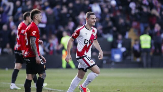 Rayo Vallecano si napokon zabezpečilo druhé domáce víťazstvo proti tupej Isi premieňa penaltu proti Mallorce.