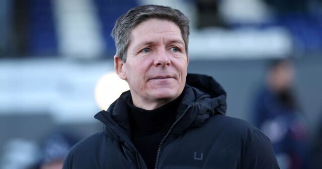 MACCLESFIELD, ANGLICKO – 10. JANUÁRA: Oliver Glasner, manažér Crystal Palace, prichádza na zápas tretieho kola pohára Emirates FA Cup medzi Macclesfield a Crystal Palace 10. januára 2026 v Macclesfield, Anglicko. (Foto: Alex Livesey - Danehouse/Getty Images)