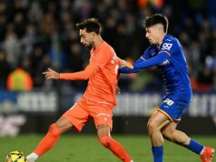 Real Sociedad zlomil srdcia Getafe pre prvé víťazstvo Matarazza Getafe-Real Sociedad - Vezmite Kuba a Diega Rica, ktorí súperia o loptu.