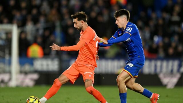 Getafe-Real Sociedad - Vezmite Kuba a Diega Rica, ktorí súperia o loptu.