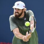 26. septembra 2021; Boston, MA, USA; Reilly Opelka trafil forhend. Tím Európy (Rublev a Zverev porazili Team World (Opelka a Shapovalov) 6-2,7-6, 10-3 tie break a vyhrali Laver Cup v TD Garden. Povinný kredit: Richard Cashin-USA TODAY Sports