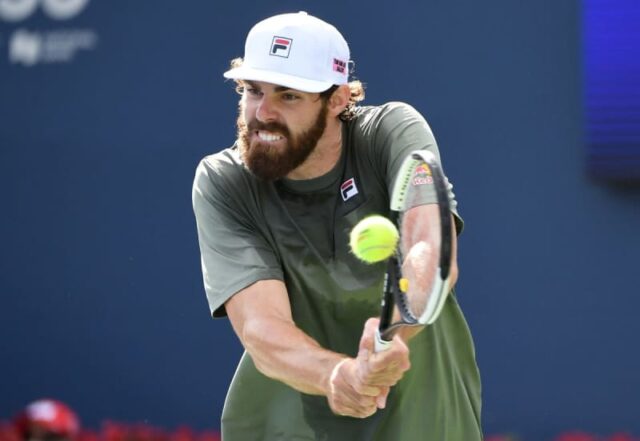 26. septembra 2021; Boston, MA, USA; Reilly Opelka trafil forhend. Tím Európy (Rublev a Zverev porazili Team World (Opelka a Shapovalov) 6-2,7-6, 10-3 tie break a vyhrali Laver Cup v TD Garden. Povinný kredit: Richard Cashin-USA TODAY Sports