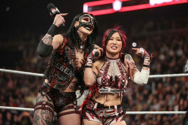 Rhea Ripley a IYO SKY sa im nepodarilo vyhrať titul ženského tímu kvôli dvom veľkým superhviezdam? Skúmanie možností WWE RAW
