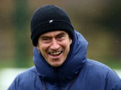 Riadenie Tottenhamu ako hviezda s 35 miliónmi libier podpísalo zmluvu a Maghnes Akliouche sa pripojil k dohode v hodnote 43 miliónov libier Dánsky hlavný tréner Tottenhamu Hotspur Thomas Frank sa usmieva pred tímovým tréningom v tréningovom centre Tottenhamu v Enfielde v severnom Londýne 27. januára 2026, v predvečer ich futbalového zápasu fázy Ligy majstrov UEFA proti Eintrachtu Frankfurt v Nemecku. (Foto: Henry NICHOLLS / AFP cez Getty Images)