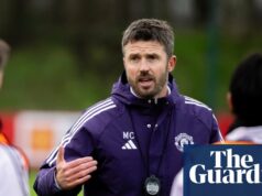 Rodina Ratcliffe a Glazer navštevujú tréningové ihrisko Manchestru United, aby podporili Carricka | Manchester United Rodina Ratcliffe a Glazer navštevujú tréningové ihrisko Manchestru United, aby podporili Carricka | Manchester United