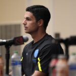 Rohová revolúcia Arsenalu: Ako Nicolas Jover premenil mŕtve lopty na gólový stroj a láme rekordy v sezóne 2025/26